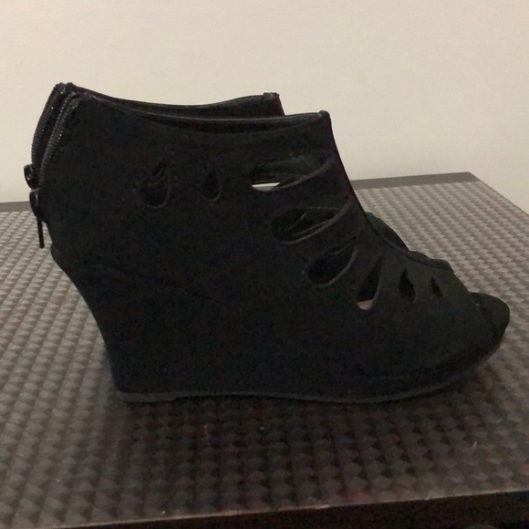 Black Wedges - Picture 2 of 2